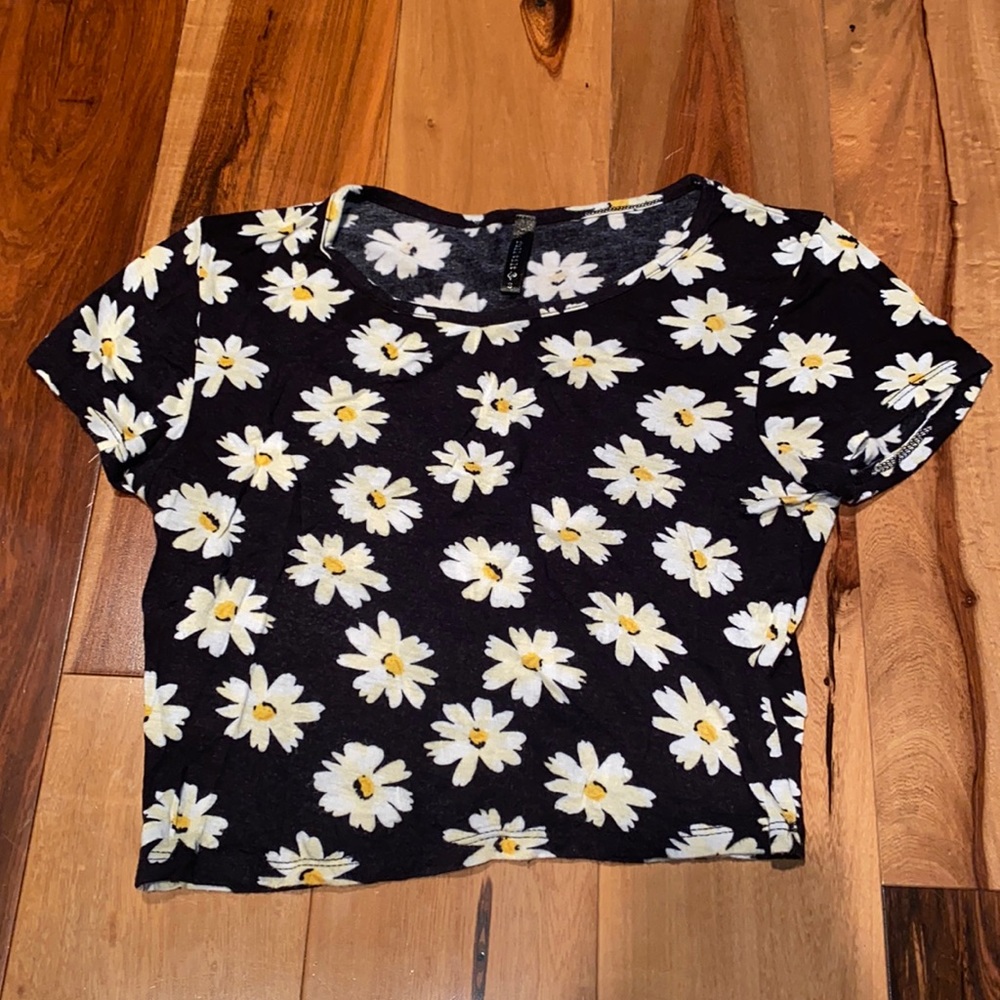 LIKE NEW- FULL TILT CROPPED TEE - SIZE SMALL